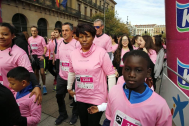 Imágenes de la carrera solidaria contra el cáncer de mama organizada por Saray.
