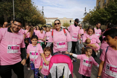Imágenes de la carrera solidaria contra el cáncer de mama organizada por Saray.