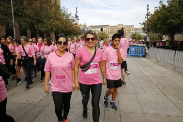 Imágenes de la carrera solidaria contra el cáncer de mama organizada por Saray.