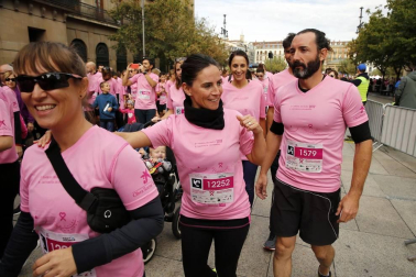 Imágenes de la carrera solidaria contra el cáncer de mama organizada por Saray.