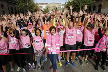 Imágenes de la carrera solidaria contra el cáncer de mama organizada por Saray.