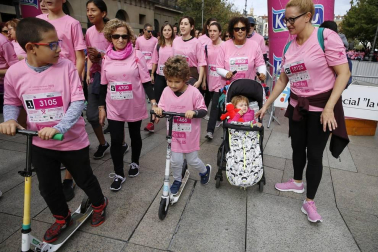 Imágenes de la carrera solidaria contra el cáncer de mama organizada por Saray.