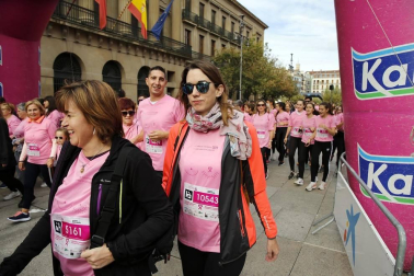 Imágenes de la carrera solidaria contra el cáncer de mama organizada por Saray.