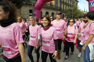 Imágenes de la carrera solidaria contra el cáncer de mama organizada por Saray.