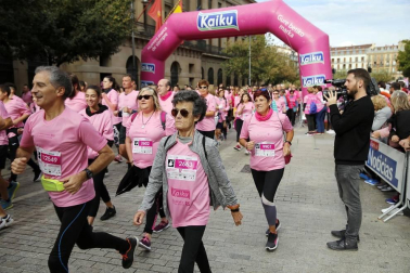 Imágenes de la carrera solidaria contra el cáncer de mama organizada por Saray.