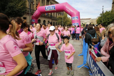 Imágenes de la carrera solidaria contra el cáncer de mama organizada por Saray.
