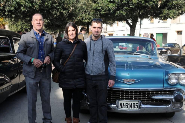 La localidad navarra celebró el pasado fin de semana la sexta edición del 'Cesar's Garage - Funes Rock Festival'. Una fiesta que atrajo hasta el pueblo a muchos aficionados del universo 'rockabilly' y que llenó la localidad de música y de coches de colección.