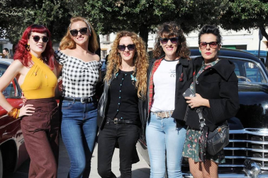 La localidad navarra celebró el pasado fin de semana la sexta edición del 'Cesar's Garage - Funes Rock Festival'. Una fiesta que atrajo hasta el pueblo a muchos aficionados del universo 'rockabilly' y que llenó la localidad de música y de coches de colección.