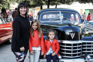 La localidad navarra celebró el pasado fin de semana la sexta edición del 'Cesar's Garage - Funes Rock Festival'. Una fiesta que atrajo hasta el pueblo a muchos aficionados del universo 'rockabilly' y que llenó la localidad de música y de coches de colección.