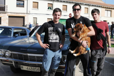 La localidad navarra celebró el pasado fin de semana la sexta edición del 'Cesar's Garage - Funes Rock Festival'. Una fiesta que atrajo hasta el pueblo a muchos aficionados del universo 'rockabilly' y que llenó la localidad de música y de coches de colección.