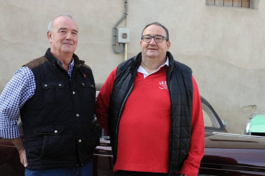 La localidad navarra celebró el pasado fin de semana la sexta edición del 'Cesar's Garage - Funes Rock Festival'. Una fiesta que atrajo hasta el pueblo a muchos aficionados del universo 'rockabilly' y que llenó la localidad de música y de coches de colección.