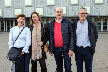 La Pamplonesa continua celebrando su centenario, en este caso con un espectacular concierto en el que estuvo acompañado por los gaiteros y txistularis municipales, el grupo de danza Duguna, la Comparsa de Gigantes y Cabezudos de Pamplona, el Orfeón pamplonés y los cantantes Javier Erro, Natalia Lacunza y Serafín Zubiri.