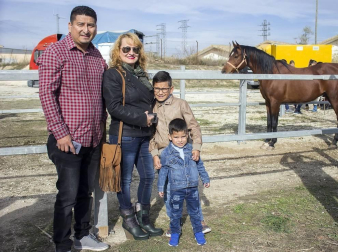 Tafalla vivió el pasado fin de semana una de sus citas festivas más tradicionales: las ferias de ganado caballar de octubre. Además de poder disfrutar de los ejemplares equinos, vecinos y visitantes pasaron una amena jornada gracias a la feria de artesanía y agroalimentación, las degustaciones de productos, las demostraciones de oficios o las visitas guiadas. Además, también se realizó la tradicional entrega del 'cuto divino' rifado en las ferias de febrero.