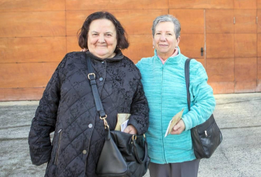 Caritas Interparroquial organizó en la Casa de Cultura de Burlada el VII Festival Solidario: Burlada Pobreza Cero. Un espectáculo con fines solidarios en el que participaron grupos musicales y de baile de Burlada y otros países.