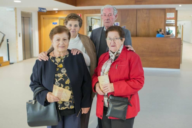 Caritas Interparroquial organizó en la Casa de Cultura de Burlada el VII Festival Solidario: Burlada Pobreza Cero. Un espectáculo con fines solidarios en el que participaron grupos musicales y de baile de Burlada y otros países.