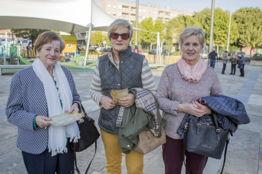 Caritas Interparroquial organizó en la Casa de Cultura de Burlada el VII Festival Solidario: Burlada Pobreza Cero. Un espectáculo con fines solidarios en el que participaron grupos musicales y de baile de Burlada y otros países.