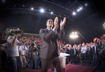 Fotos del mitin del PSOE celebrado este viernes en el Navarra Arena y que ha contado con la presencia de Pedro Sánchez