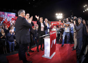 Fotos del mitin del PSOE celebrado este viernes en el Navarra Arena y que ha contado con la presencia de Pedro Sánchez