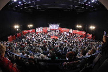 Fotos del mitin del PSOE celebrado este viernes en el Navarra Arena y que ha contado con la presencia de Pedro Sánchez