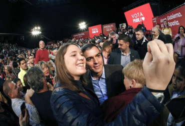 Fotos del mitin del PSOE celebrado este viernes en el Navarra Arena y que ha contado con la presencia de Pedro Sánchez