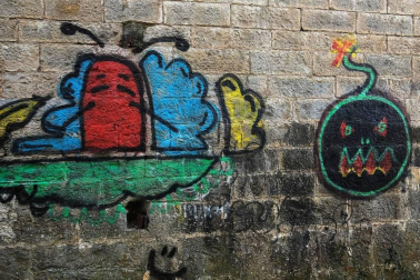 Las pintadas se solapan desde hace años en sus muros exteriores. El estado de dejadez es “absoluto”, dicen quienes suben a diario a lo alto de la cima del monte Ezkaba, declarado en noviembre de 2001 Bien de Interés Cultural.