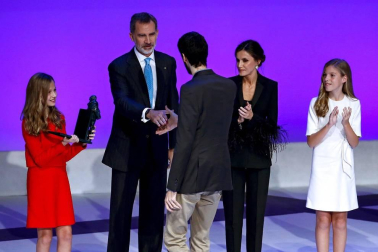 Los Reyes, acompañados por sus hijas, presiden este lunes la décima edición de los Premios Princesa de Girona 2019, en medio de las protestas y movilizaciones independentistas por la sentencia del 'procès'.