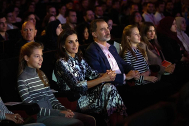 Los Reyes, acompañados por sus hijas, presiden este lunes la décima edición de los Premios Princesa de Girona 2019, en medio de las protestas y movilizaciones independentistas por la sentencia del 'procès'.