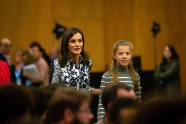 Los Reyes, acompañados por sus hijas, presiden este lunes la décima edición de los Premios Princesa de Girona 2019, en medio de las protestas y movilizaciones independentistas por la sentencia del 'procès'.