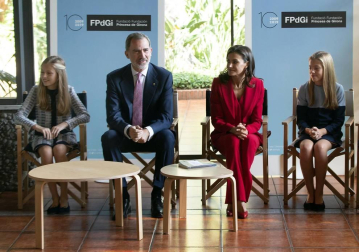 Los Reyes, acompañados por sus hijas, presiden este lunes la décima edición de los Premios Princesa de Girona 2019, en medio de las protestas y movilizaciones independentistas por la sentencia del 'procès'.