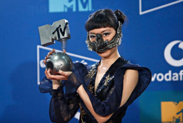La gala de los European Music Awards (EMAs) fue otra noche de triunfo inusitado para la música española en los fueros de MTV gracias a Rosalía.