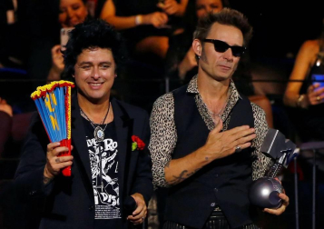 La gala de los European Music Awards (EMAs) fue otra noche de triunfo inusitado para la música española en los fueros de MTV gracias a Rosalía.