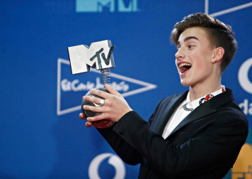 La gala de los European Music Awards (EMAs) fue otra noche de triunfo inusitado para la música española en los fueros de MTV gracias a Rosalía.