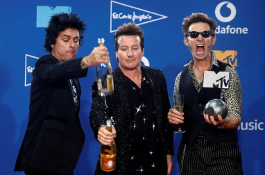 La gala de los European Music Awards (EMAs) fue otra noche de triunfo inusitado para la música española en los fueros de MTV gracias a Rosalía.