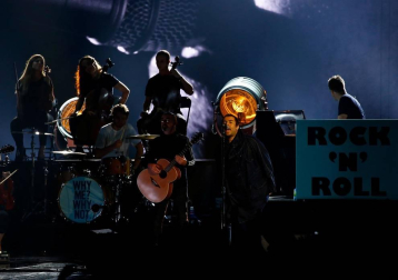 La gala de los European Music Awards (EMAs) fue otra noche de triunfo inusitado para la música española en los fueros de MTV gracias a Rosalía.