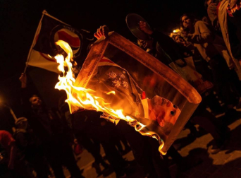 Las calles de la capital catalana acogieron quema de banderas y fotografías del Rey durante las protestas por la visita de los monarcas y la Princesa para un acto cultural en la capital condal.