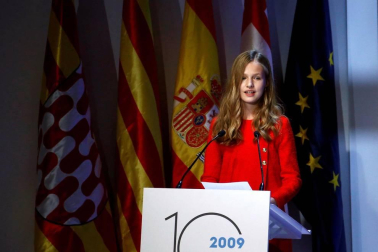 Las calles de la capital catalana acogieron quema de banderas y fotografías del Rey durante las protestas por la visita de los monarcas y la Princesa para un acto cultural en la capital condal.