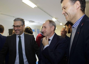 Carlos Zufía Sanz, Javier Tajadura Tejada, Luis Campos Iturralde, Javier Taberna Jiménez y Carlos Medrano Sola han debatido sobre la próxima cita electoral