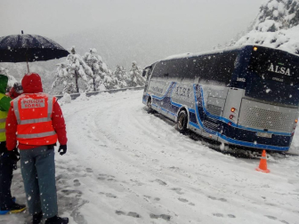 La zona de Larra-Belagua, en Roncal, ha amanecido este jueves con un espesor de nieve de unos 10 cm después de la nevada de esta noche. La cota de nieve, que se encuentra sobre los 1200-1400 metros, bajará hasta los 900-1000 metros en las próximas horas.