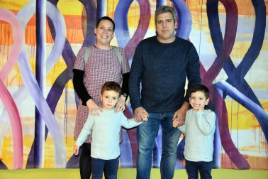 Spasmo Teatro presentó el pasado domingo una obra infantil especialmente dirigida a un público familiar. Este espectáculo llevó a los asistentes de viaje por los rincones más lejanos del mundo. Una cita ineludible para los vecinos de Ribaforada, que disfrutaron de una experiencia divertida y emocionante.