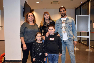 Spasmo Teatro presentó el pasado domingo una obra infantil especialmente dirigida a un público familiar. Este espectáculo llevó a los asistentes de viaje por los rincones más lejanos del mundo. Una cita ineludible para los vecinos de Ribaforada, que disfrutaron de una experiencia divertida y emocionante.