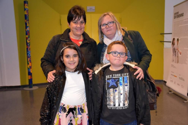 Spasmo Teatro presentó el pasado domingo una obra infantil especialmente dirigida a un público familiar. Este espectáculo llevó a los asistentes de viaje por los rincones más lejanos del mundo. Una cita ineludible para los vecinos de Ribaforada, que disfrutaron de una experiencia divertida y emocionante.