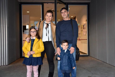 Spasmo Teatro presentó el pasado domingo una obra infantil especialmente dirigida a un público familiar. Este espectáculo llevó a los asistentes de viaje por los rincones más lejanos del mundo. Una cita ineludible para los vecinos de Ribaforada, que disfrutaron de una experiencia divertida y emocionante.