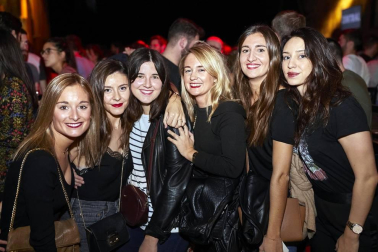 Con todas las entradas agotadas, la sala Zentral de Pamplona acogió en su escenario al grupo La M.O.D.A. (acrónimo de La Maravillosa Orquesta del Alcohol) que hizo vibrar a sus seguidores con su particular fusión de estilos. Una vez más, la  banda demostró que es en los directos donde muestra lo mejor de su música.