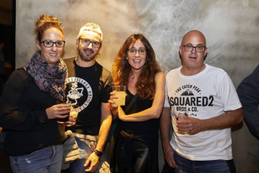 Con todas las entradas agotadas, la sala Zentral de Pamplona acogió en su escenario al grupo La M.O.D.A. (acrónimo de La Maravillosa Orquesta del Alcohol) que hizo vibrar a sus seguidores con su particular fusión de estilos. Una vez más, la  banda demostró que es en los directos donde muestra lo mejor de su música.