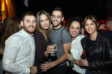 Con todas las entradas agotadas, la sala Zentral de Pamplona acogió en su escenario al grupo La M.O.D.A. (acrónimo de La Maravillosa Orquesta del Alcohol) que hizo vibrar a sus seguidores con su particular fusión de estilos. Una vez más, la  banda demostró que es en los directos donde muestra lo mejor de su música.