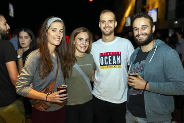 Con todas las entradas agotadas, la sala Zentral de Pamplona acogió en su escenario al grupo La M.O.D.A. (acrónimo de La Maravillosa Orquesta del Alcohol) que hizo vibrar a sus seguidores con su particular fusión de estilos. Una vez más, la  banda demostró que es en los directos donde muestra lo mejor de su música.