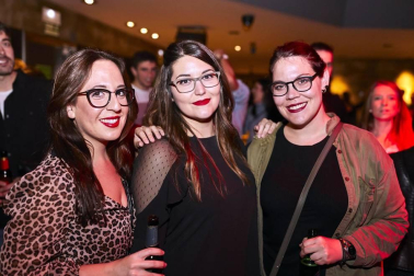 Con todas las entradas agotadas, la sala Zentral de Pamplona acogió en su escenario al grupo La M.O.D.A. (acrónimo de La Maravillosa Orquesta del Alcohol) que hizo vibrar a sus seguidores con su particular fusión de estilos. Una vez más, la  banda demostró que es en los directos donde muestra lo mejor de su música.