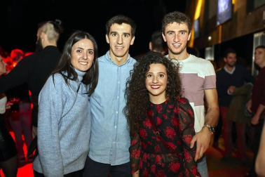 Con todas las entradas agotadas, la sala Zentral de Pamplona acogió en su escenario al grupo La M.O.D.A. (acrónimo de La Maravillosa Orquesta del Alcohol) que hizo vibrar a sus seguidores con su particular fusión de estilos. Una vez más, la  banda demostró que es en los directos donde muestra lo mejor de su música.