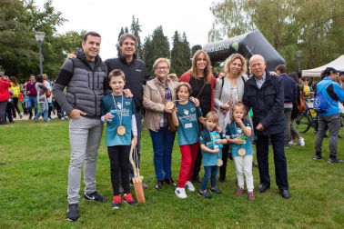 La carrera nocturna 'Las murallas de Pamplona' se ha convertido en una de las citas deportivas y festivas más esperadas de la capital navarra. Además de las tres distancias dedicadas a los adultos, la mañana del 1 de noviembre los atletas cedieron el protagonismo a los más pequeños, que se atrevieron con la 'Carrera pirata'.