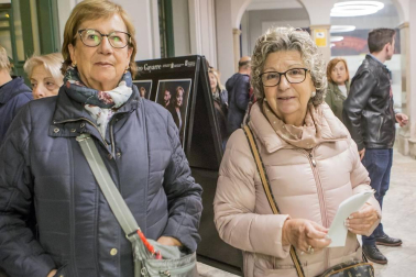 El Teatro Gayarre ofreció, el domingo 3 de noviembre, la obra 'La Golondrina', de Guillem Clua. Uno de los principales atractivos de la tarde noche fue disfrutar del regreso a los escenarios de la popular actriz Carmen Maura.